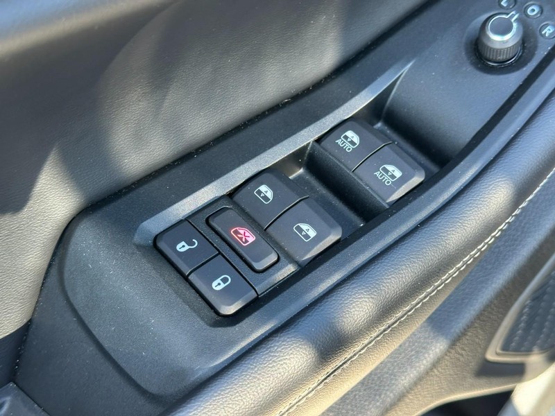 Jeep Grand Cherokee Vehicle Full-screen Gallery Image 17