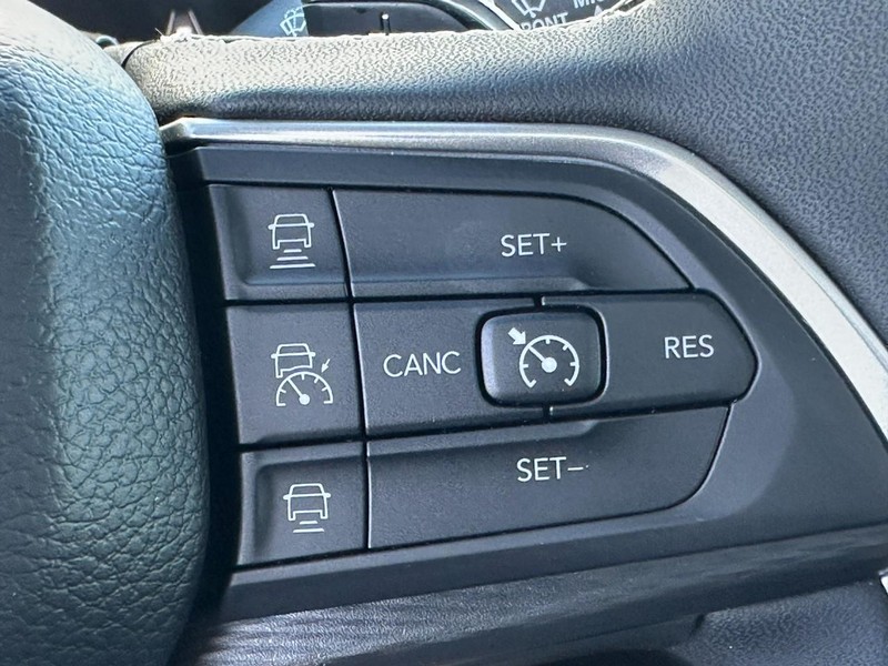 Jeep Grand Cherokee Vehicle Full-screen Gallery Image 20