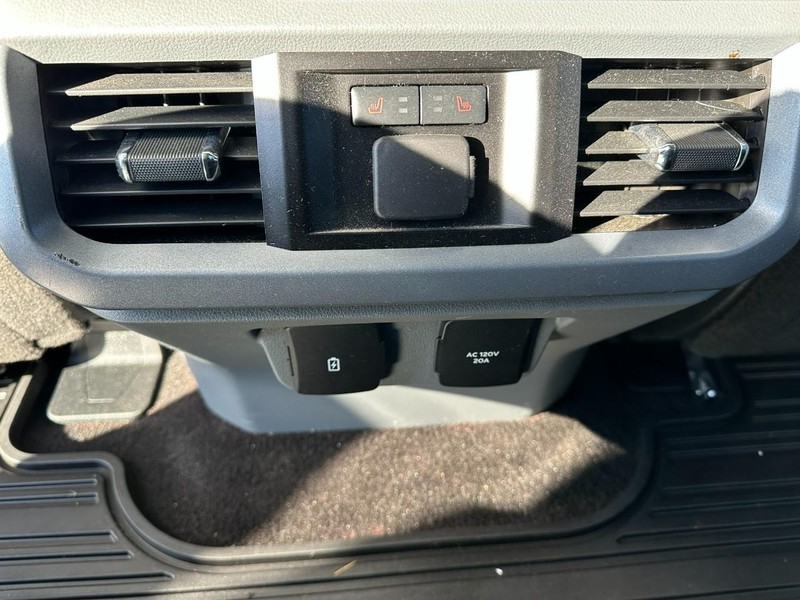 Ford F-150 Vehicle Full-screen Gallery Image 9