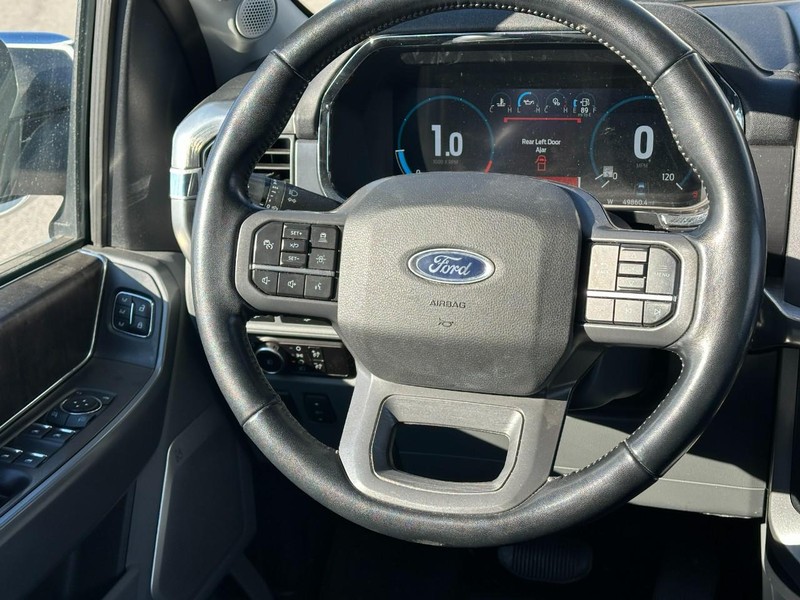 Ford F-150 Vehicle Full-screen Gallery Image 11