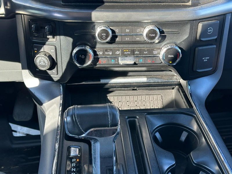 Ford F-150 Vehicle Full-screen Gallery Image 13