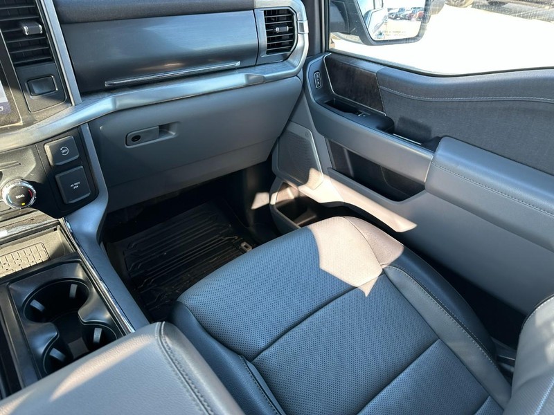 Ford F-150 Vehicle Full-screen Gallery Image 14