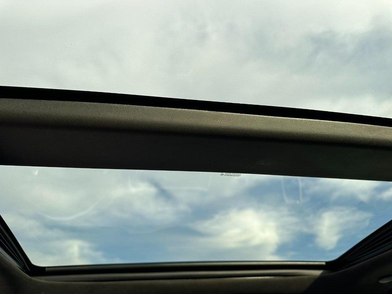 Jeep Grand Cherokee Vehicle Full-screen Gallery Image 11