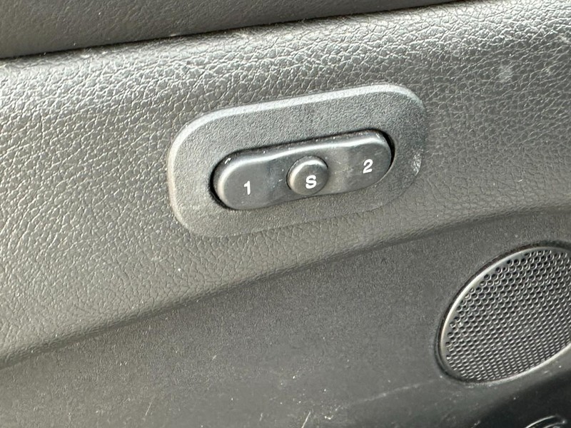 Jeep Grand Cherokee Vehicle Full-screen Gallery Image 18