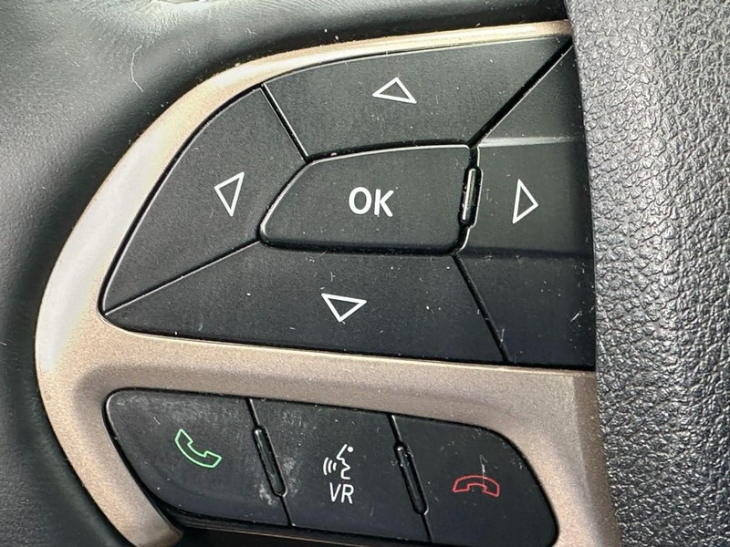 Jeep Grand Cherokee Vehicle Full-screen Gallery Image 20