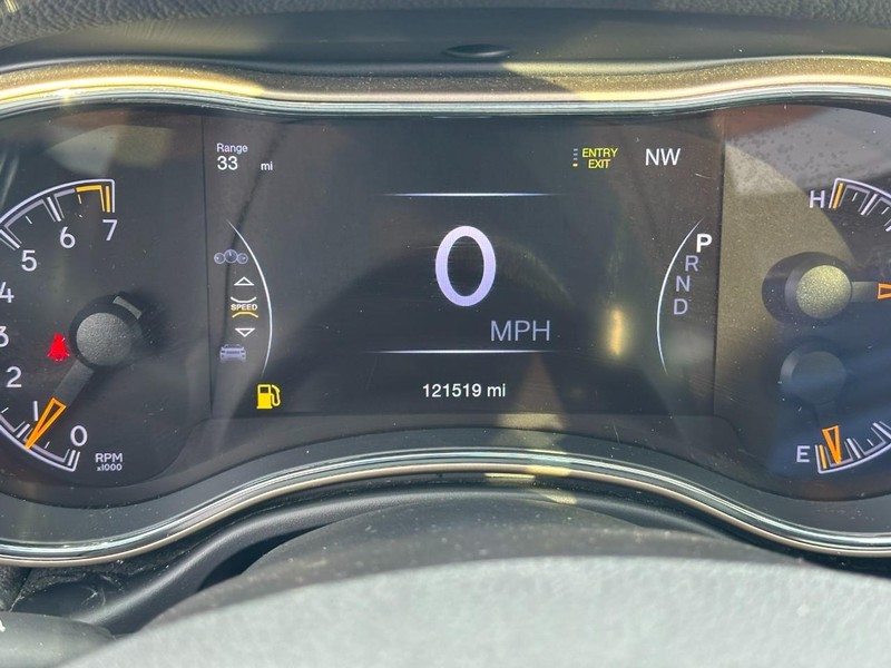 Jeep Grand Cherokee Vehicle Full-screen Gallery Image 22