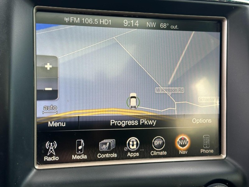 Jeep Grand Cherokee Vehicle Full-screen Gallery Image 23