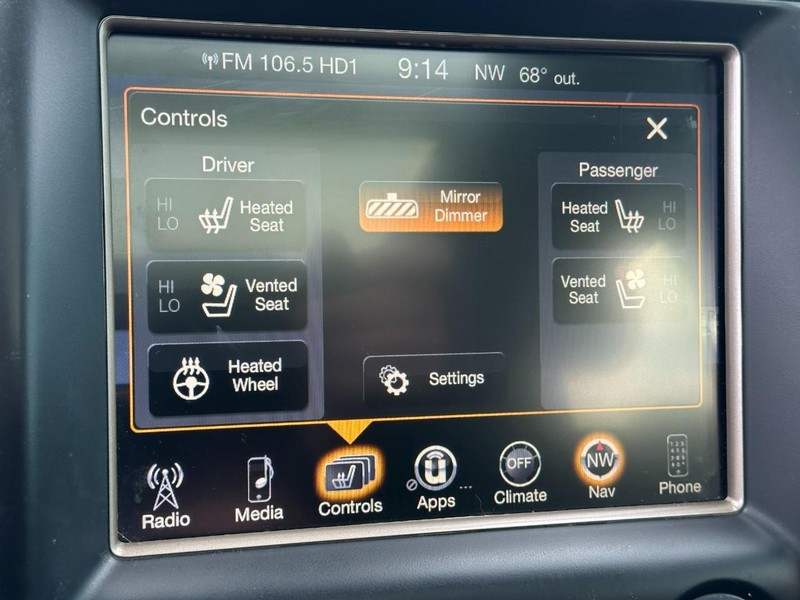 Jeep Grand Cherokee Vehicle Full-screen Gallery Image 24