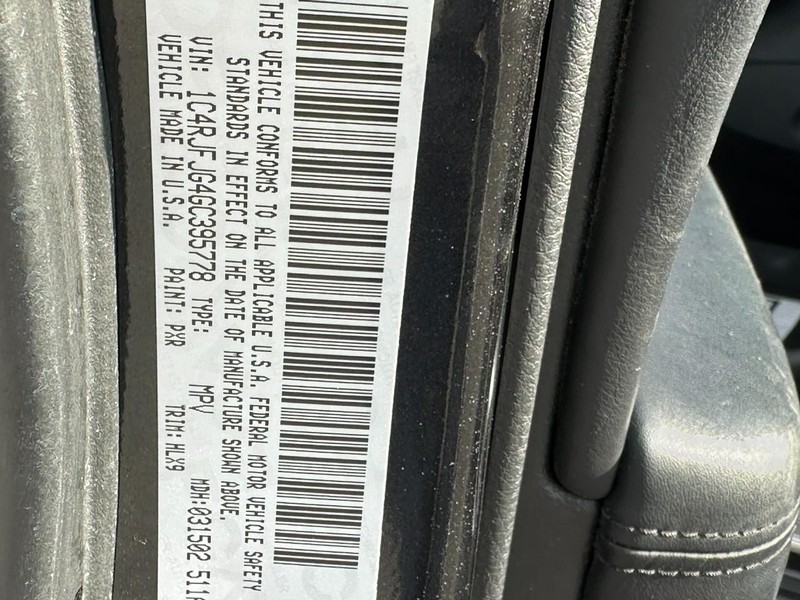 Jeep Grand Cherokee Vehicle Full-screen Gallery Image 27