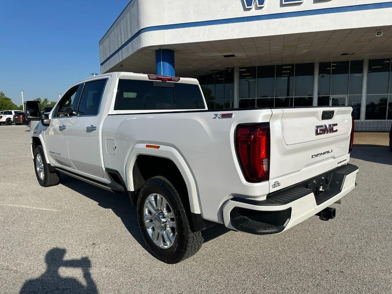 GMC Sierra 2500HD Vehicle Full-screen Gallery Image 3