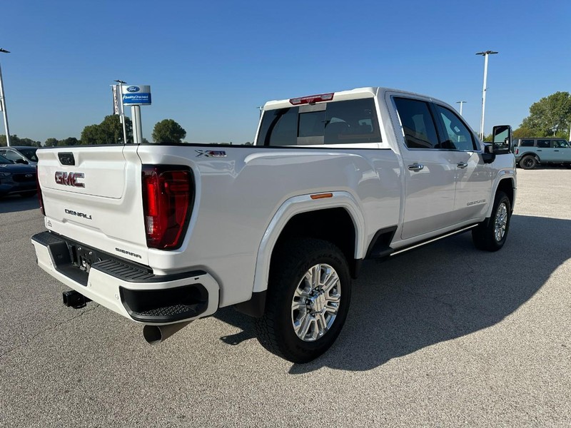 GMC Sierra 2500HD Vehicle Full-screen Gallery Image 6