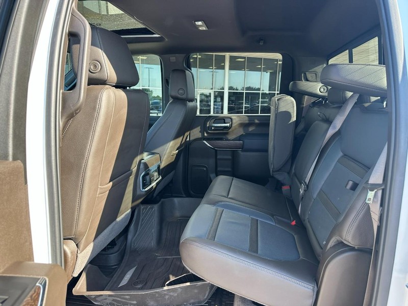 GMC Sierra 2500HD Vehicle Full-screen Gallery Image 10