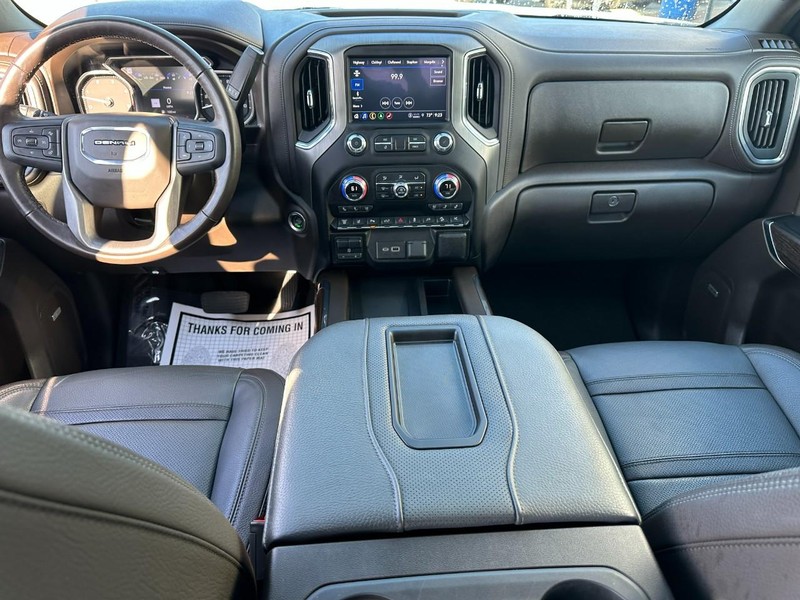 GMC Sierra 2500HD Vehicle Full-screen Gallery Image 12
