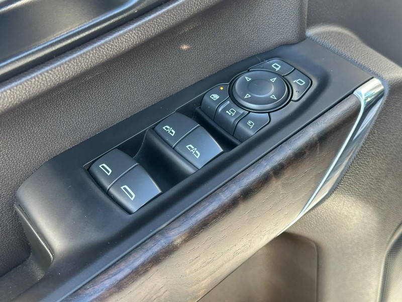 GMC Sierra 2500HD Vehicle Full-screen Gallery Image 17