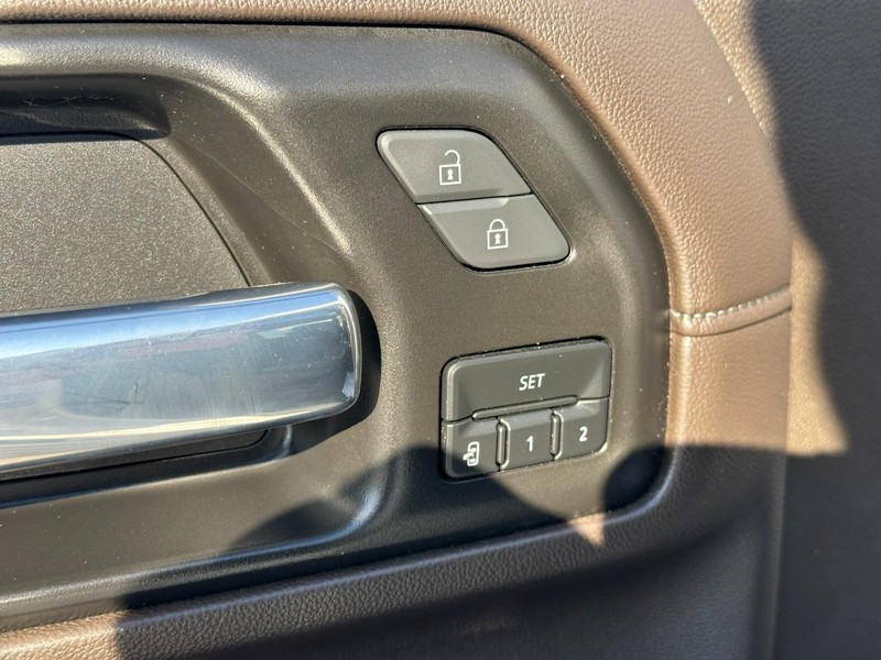 GMC Sierra 2500HD Vehicle Full-screen Gallery Image 18