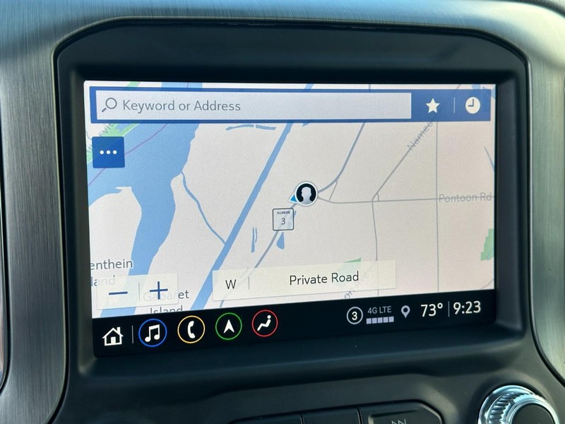 GMC Sierra 2500HD Vehicle Full-screen Gallery Image 24