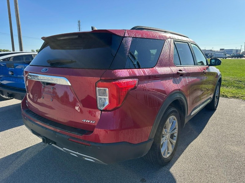 Ford Explorer Vehicle Full-screen Gallery Image 3