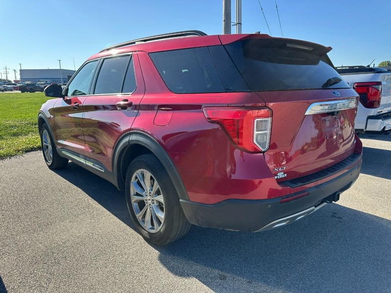 Ford Explorer Vehicle Full-screen Gallery Image 4