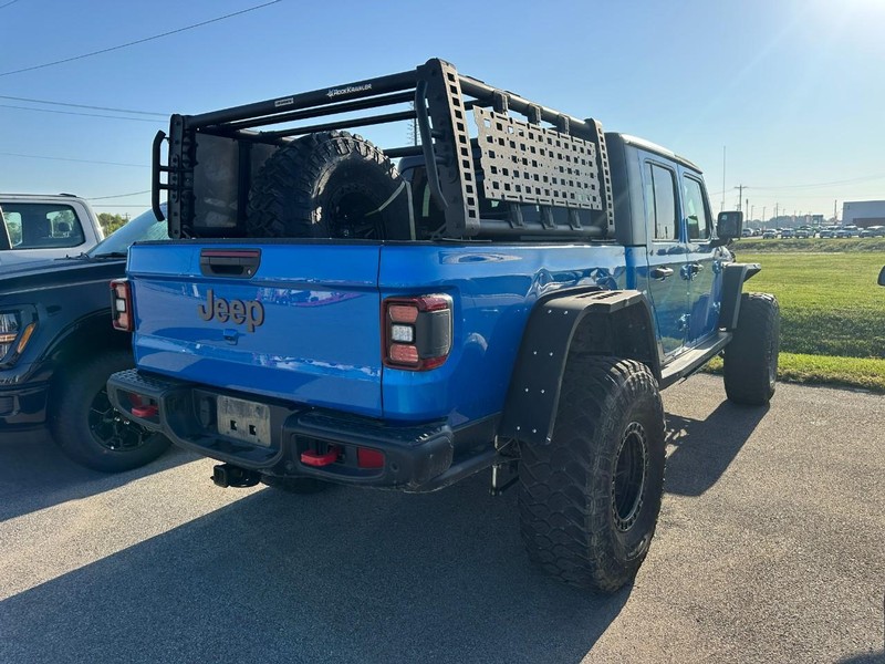Jeep Gladiator Vehicle Full-screen Gallery Image 3