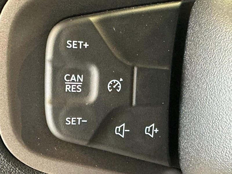 Ford Bronco Vehicle Full-screen Gallery Image 9