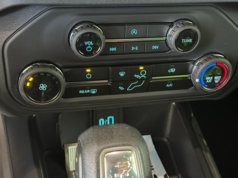 Ford Bronco Vehicle Full-screen Gallery Image 13