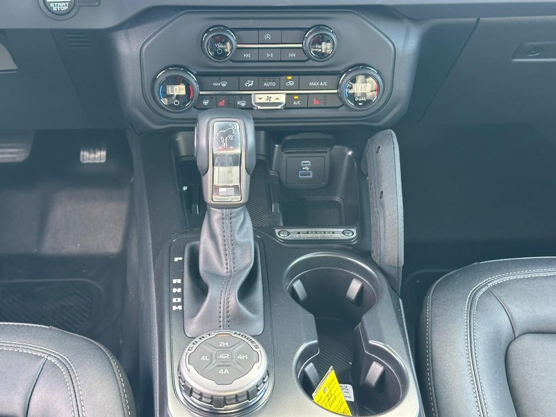 Ford Bronco Vehicle Full-screen Gallery Image 8