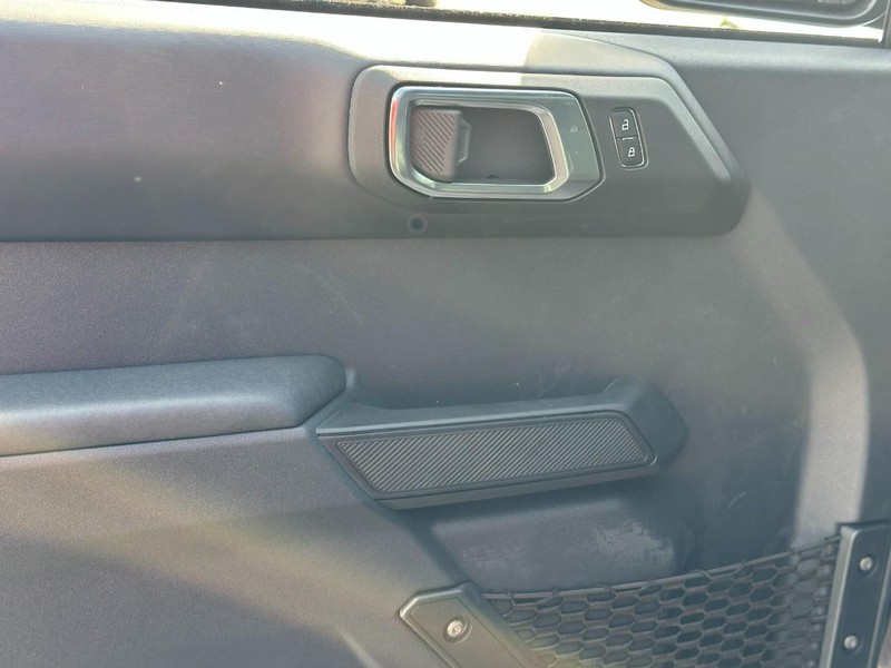 Ford Bronco Vehicle Full-screen Gallery Image 9