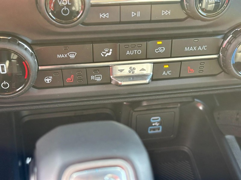 Ford Bronco Vehicle Full-screen Gallery Image 15