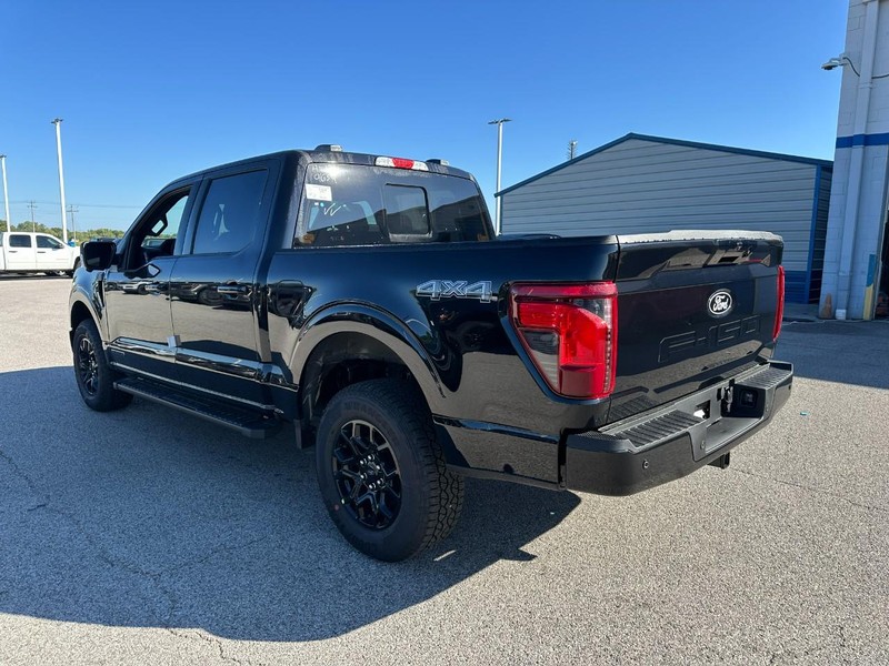 Ford F-150 Vehicle Full-screen Gallery Image 3