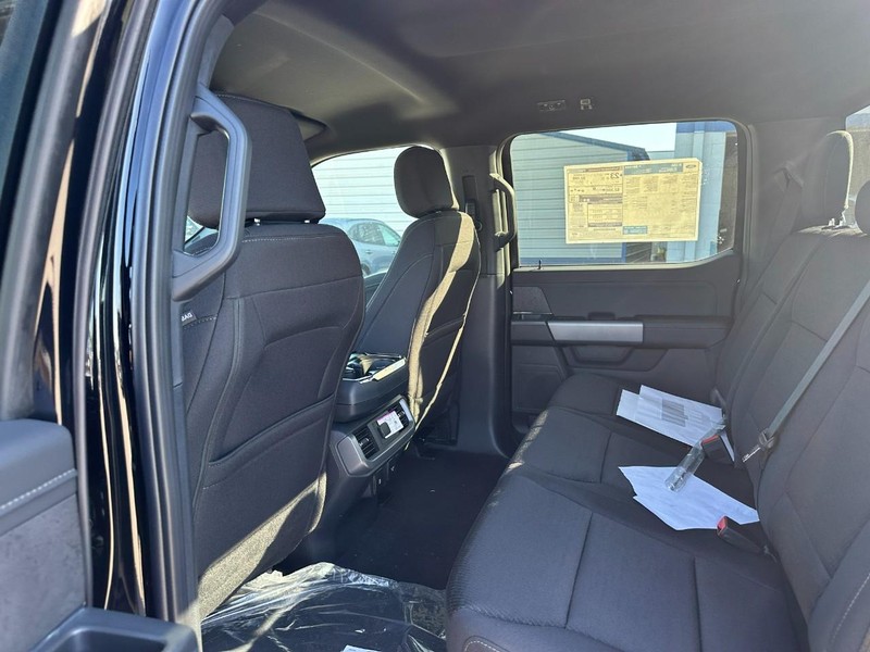 Ford F-150 Vehicle Full-screen Gallery Image 4