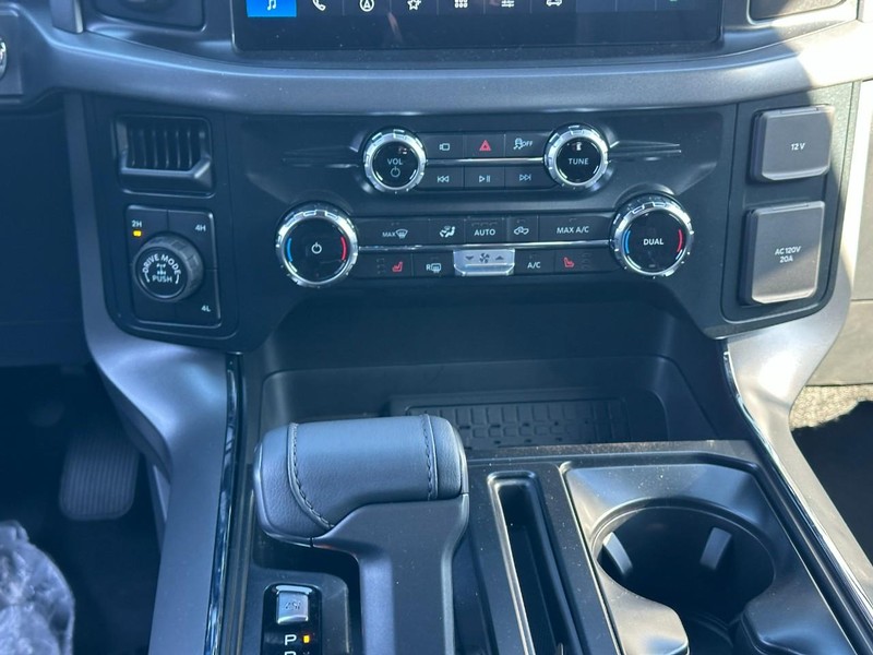 Ford F-150 Vehicle Full-screen Gallery Image 8