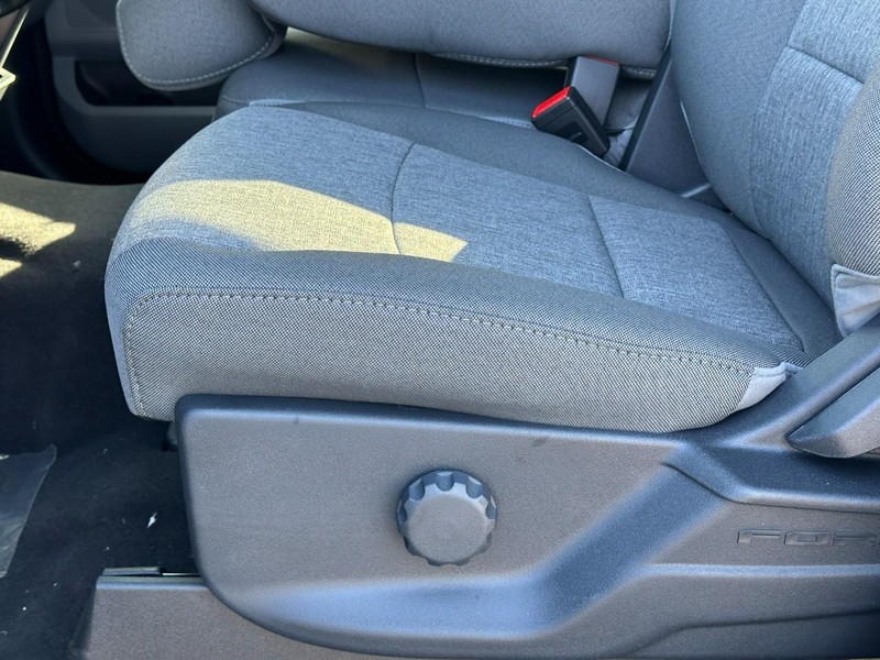 Ford Super Duty F-250 SRW Vehicle Full-screen Gallery Image 10