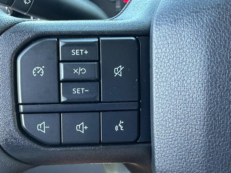 Ford Super Duty F-250 SRW Vehicle Full-screen Gallery Image 11