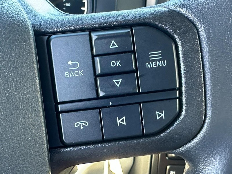 Ford Super Duty F-250 SRW Vehicle Full-screen Gallery Image 12