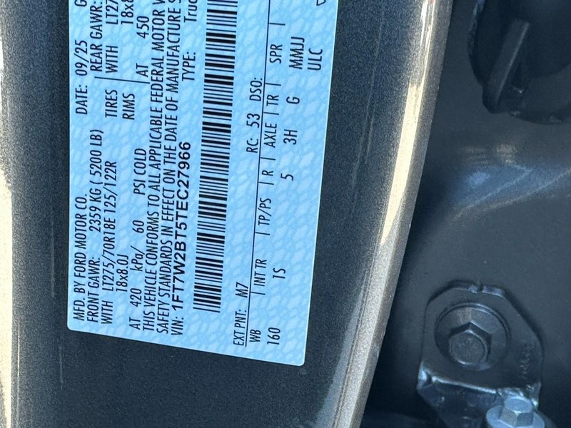 Ford Super Duty F-250 SRW Vehicle Full-screen Gallery Image 15