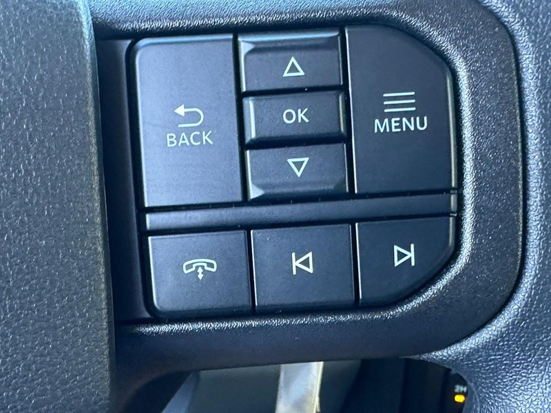 Ford Super Duty F-250 SRW Vehicle Full-screen Gallery Image 12