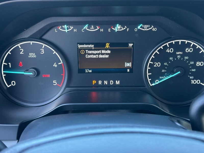 Ford Super Duty F-250 SRW Vehicle Full-screen Gallery Image 13