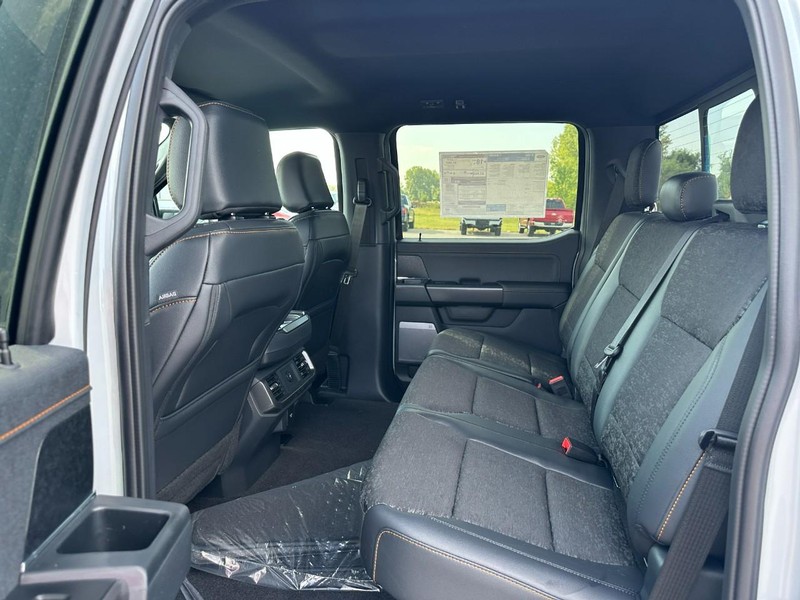 Ford F-150 Vehicle Full-screen Gallery Image 4