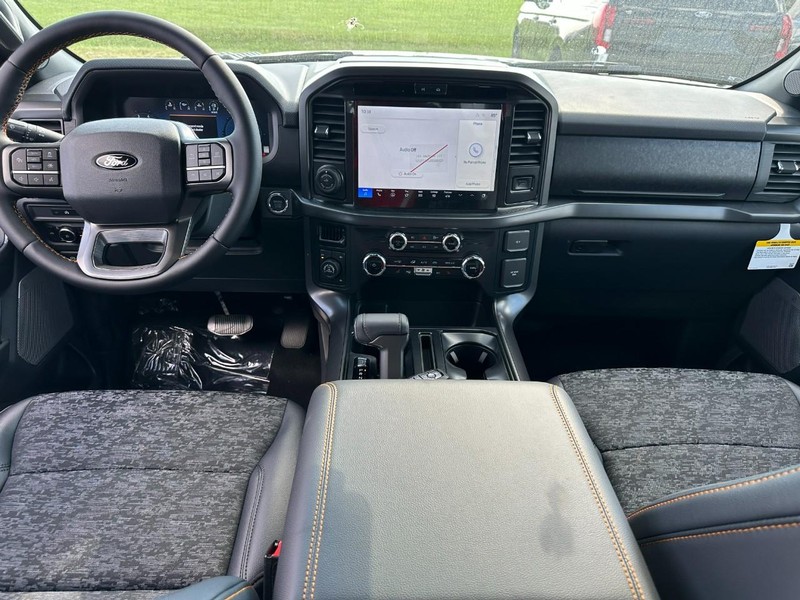 Ford F-150 Vehicle Full-screen Gallery Image 5