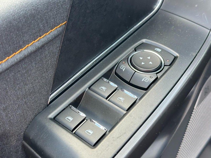 Ford F-150 Vehicle Full-screen Gallery Image 9