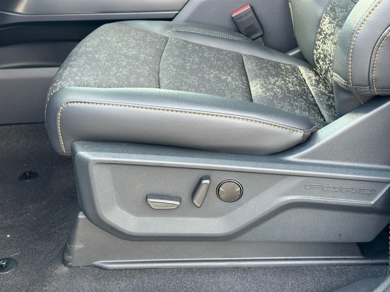 Ford F-150 Vehicle Full-screen Gallery Image 10