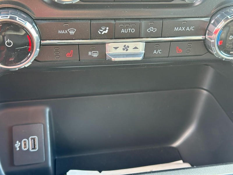 Ford F-150 Vehicle Full-screen Gallery Image 15