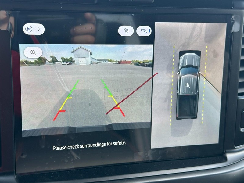 Ford F-150 Vehicle Full-screen Gallery Image 16