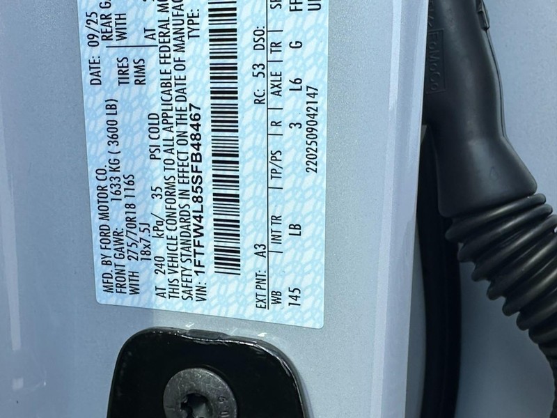 Ford F-150 Vehicle Full-screen Gallery Image 17