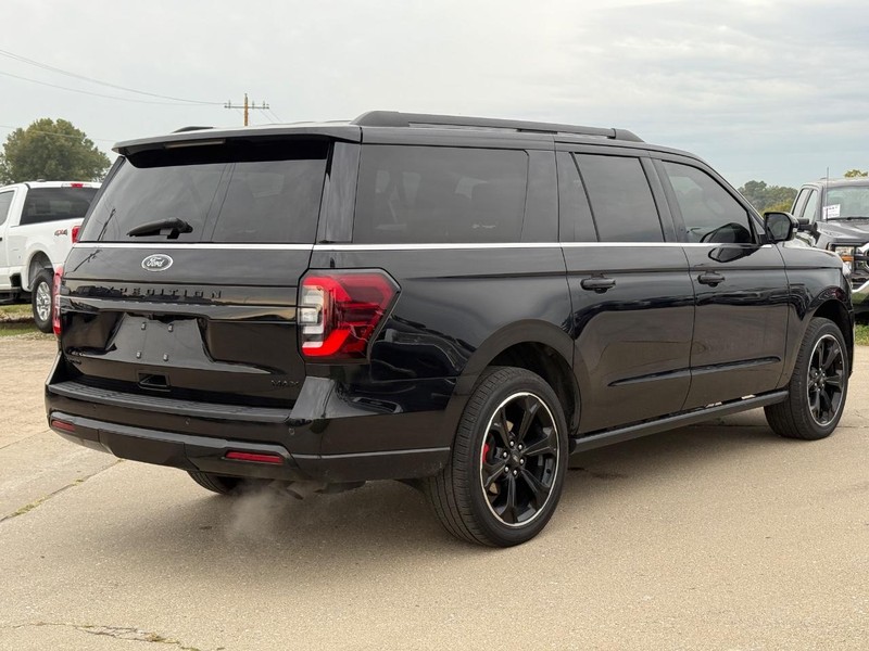Ford Expedition Max Vehicle Full-screen Gallery Image 5