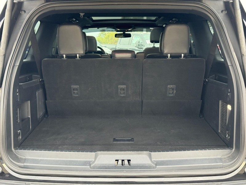 Ford Expedition Max Vehicle Full-screen Gallery Image 6