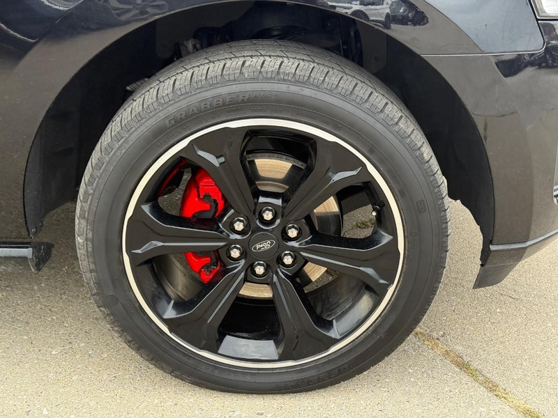 Ford Expedition Max Vehicle Full-screen Gallery Image 7