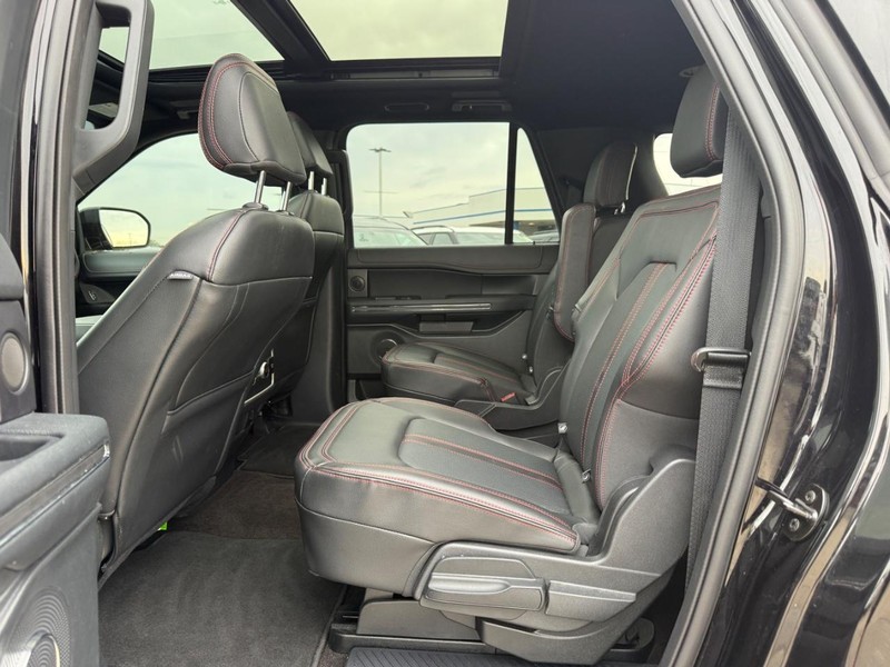 Ford Expedition Max Vehicle Full-screen Gallery Image 11