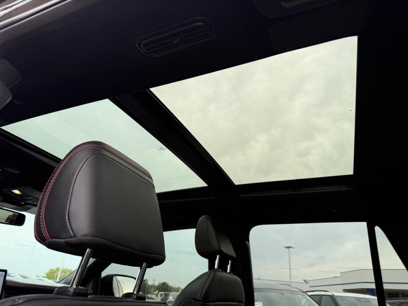 Ford Expedition Max Vehicle Full-screen Gallery Image 12