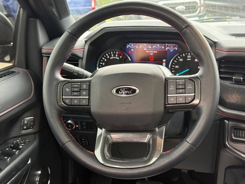 Ford Expedition Max Vehicle Full-screen Gallery Image 15